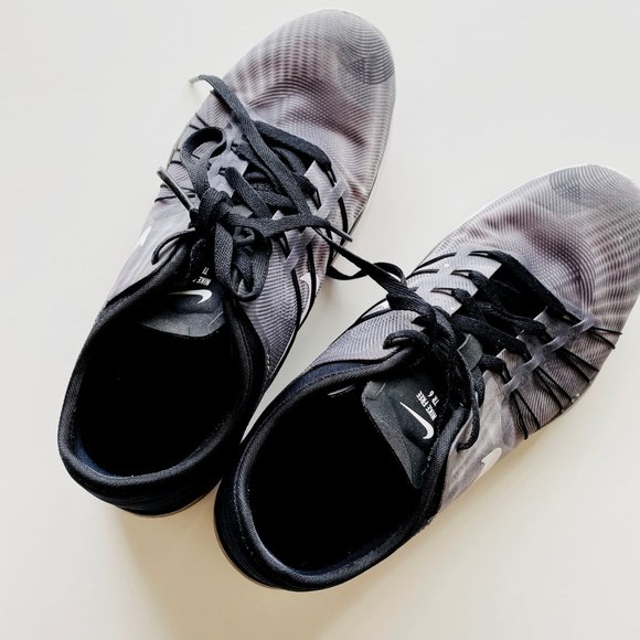 Nike Free Athletic Shoes size 7 - Picture 3 of 9